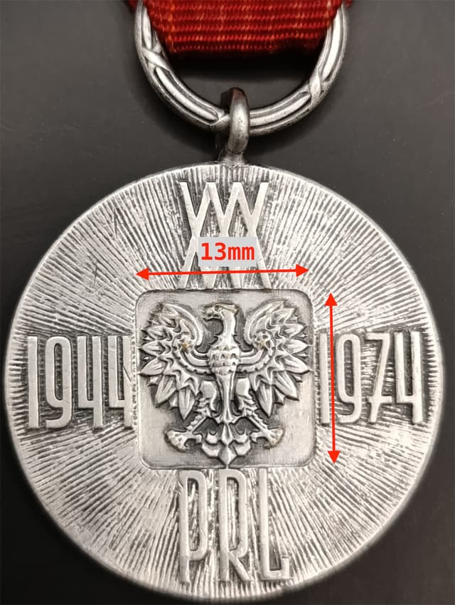 Zaokrąglony kwadrat z orłem