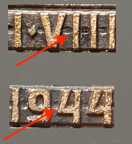 Okrągłe wgłębienia pomiędzy literami